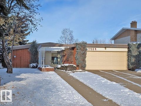 7404 Rowland RD NW Edmonton AB T6A3W1