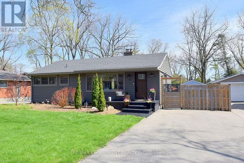 16 CHURCH STREET Hamilton (Waterdown) ON L0R2H0