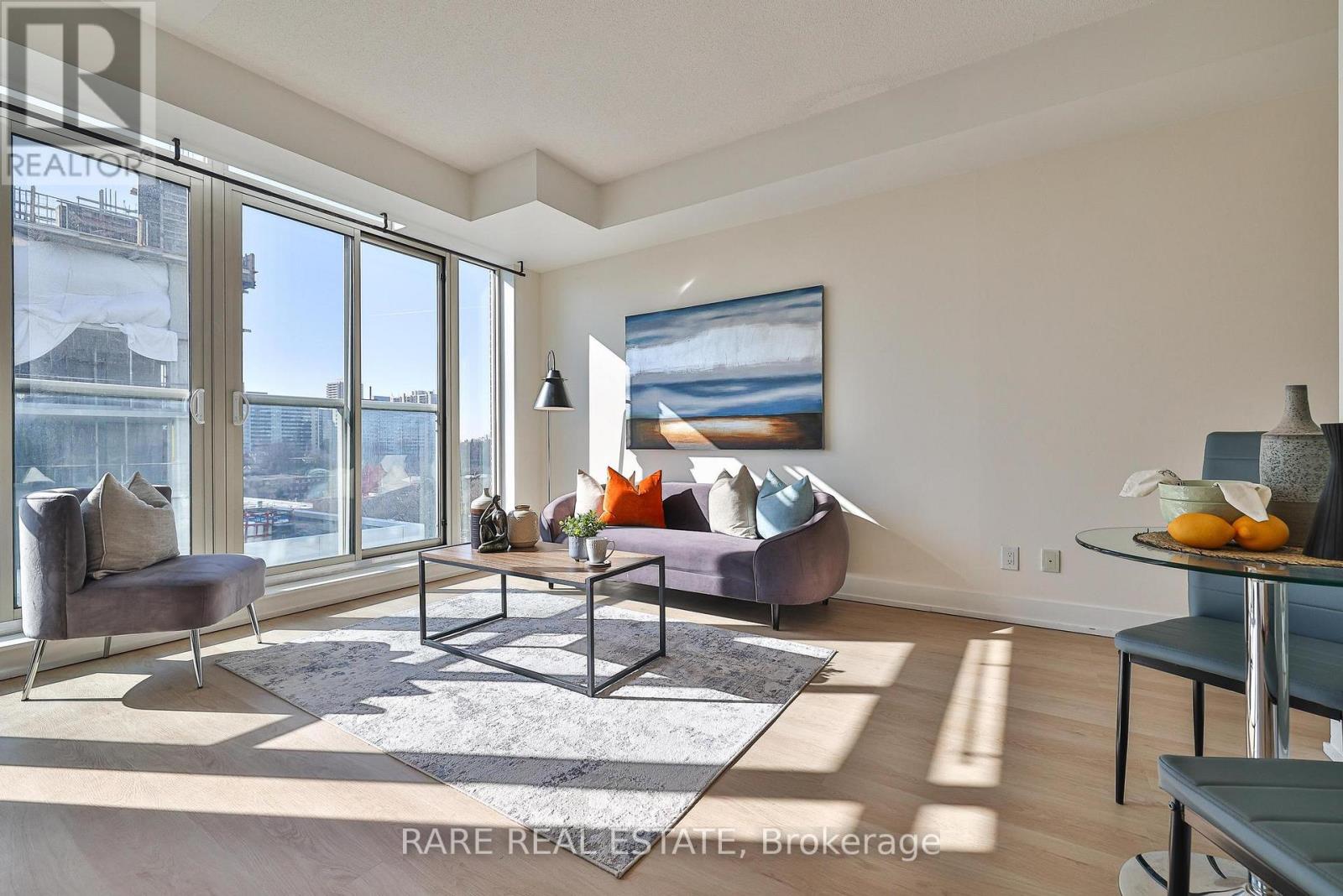607 - 1638 BLOOR STREET W