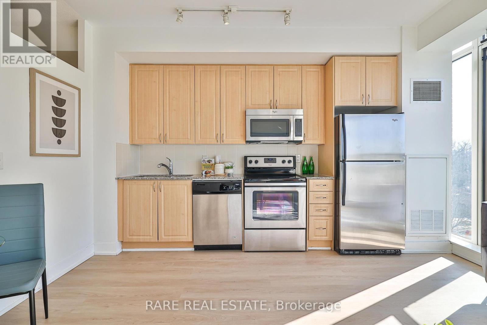 607 - 1638 BLOOR STREET W