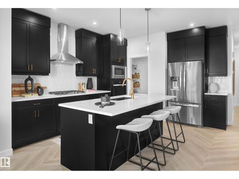 2126 MUCKLEPLUM CR SW Edmonton AB T6X3G9