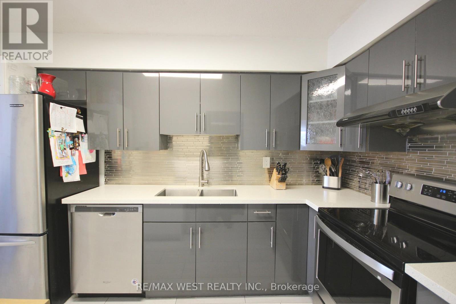 801 - 3380 EGLINTON AVENUE E