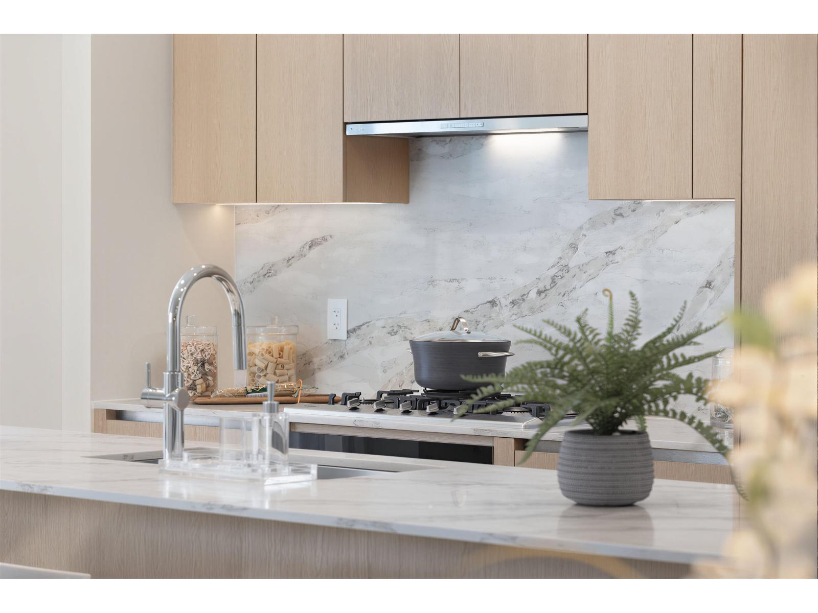 201 1475 FOSTER STREET