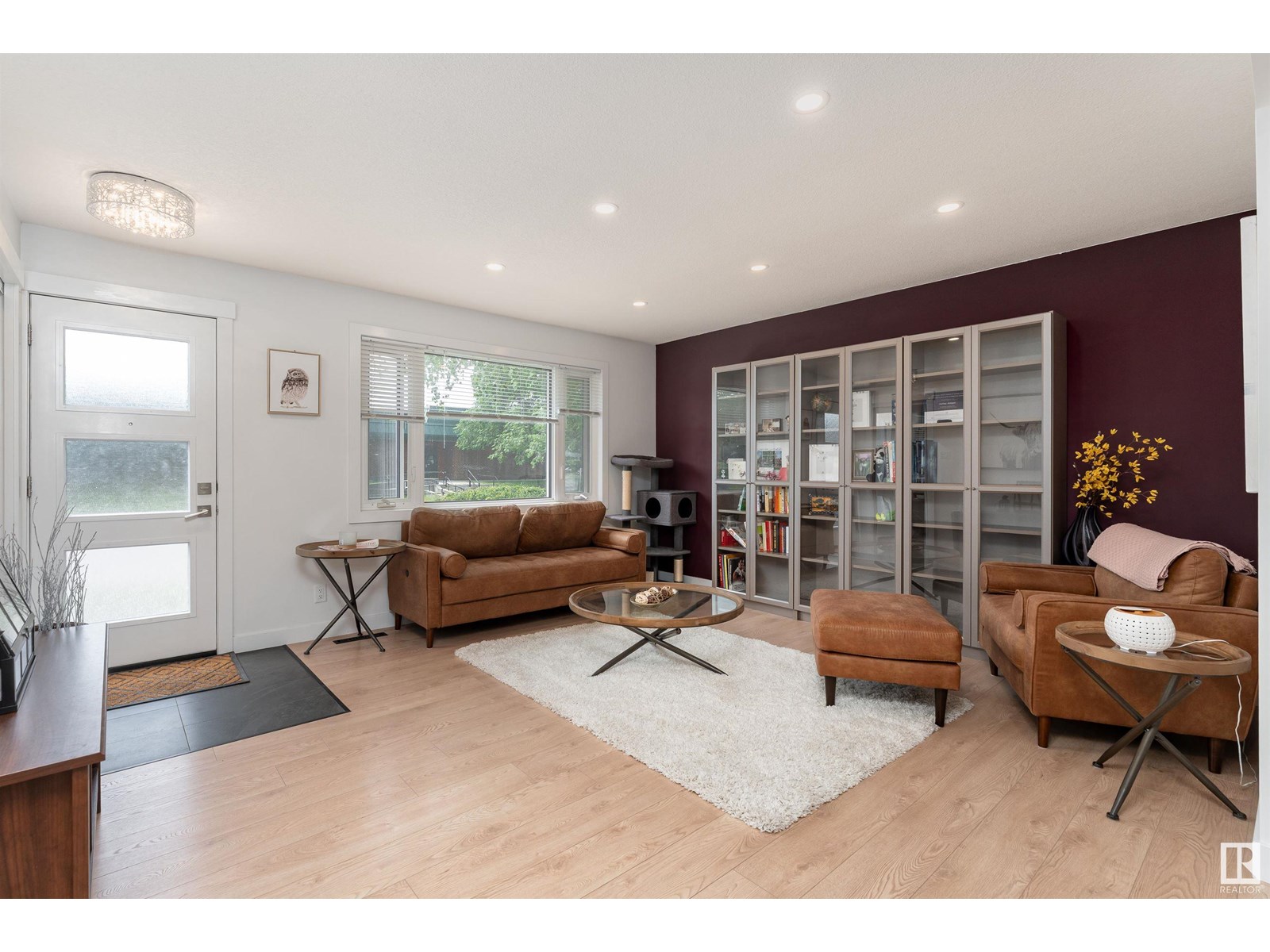 6712 86 AV NW