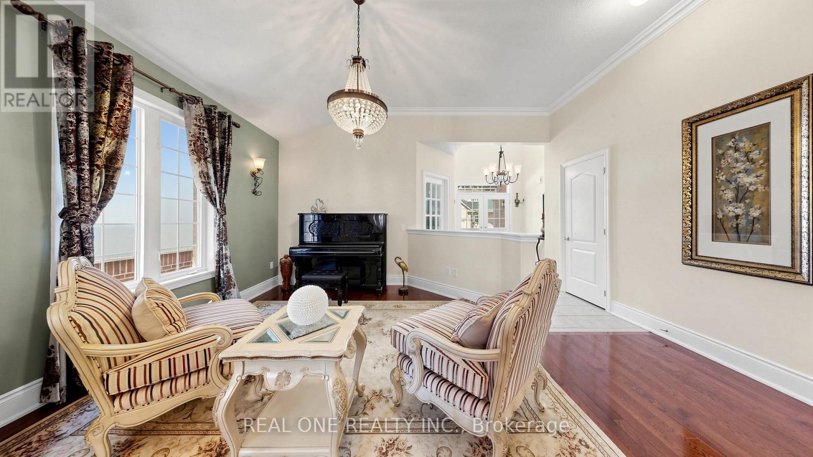 15 - 58 EMERALD HTS DRIVE W