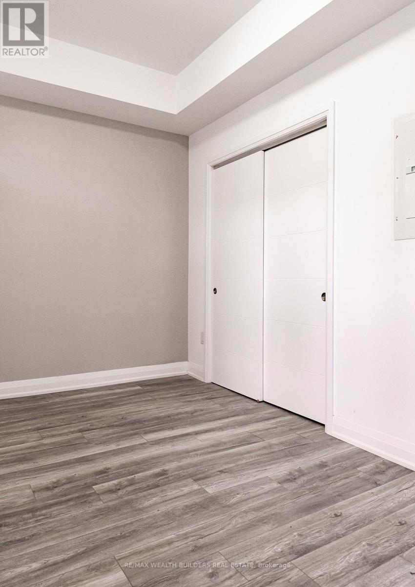 6 - 213 JARVIS STREET