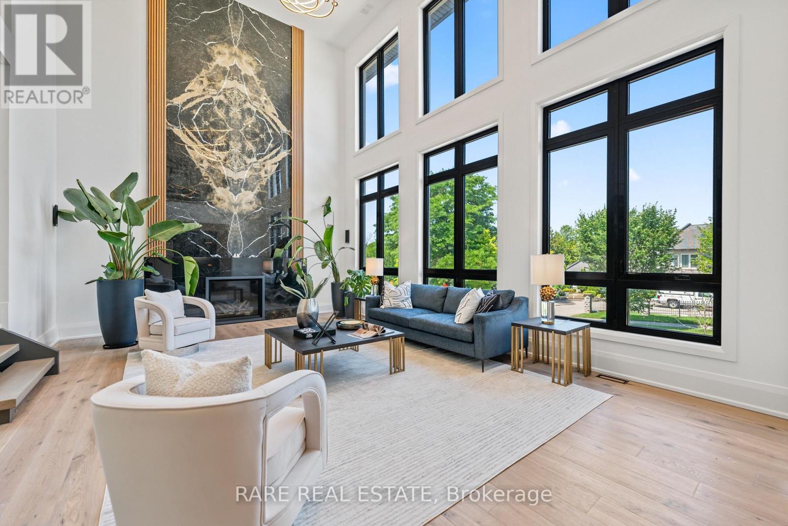 211 KENNEDY STREET W