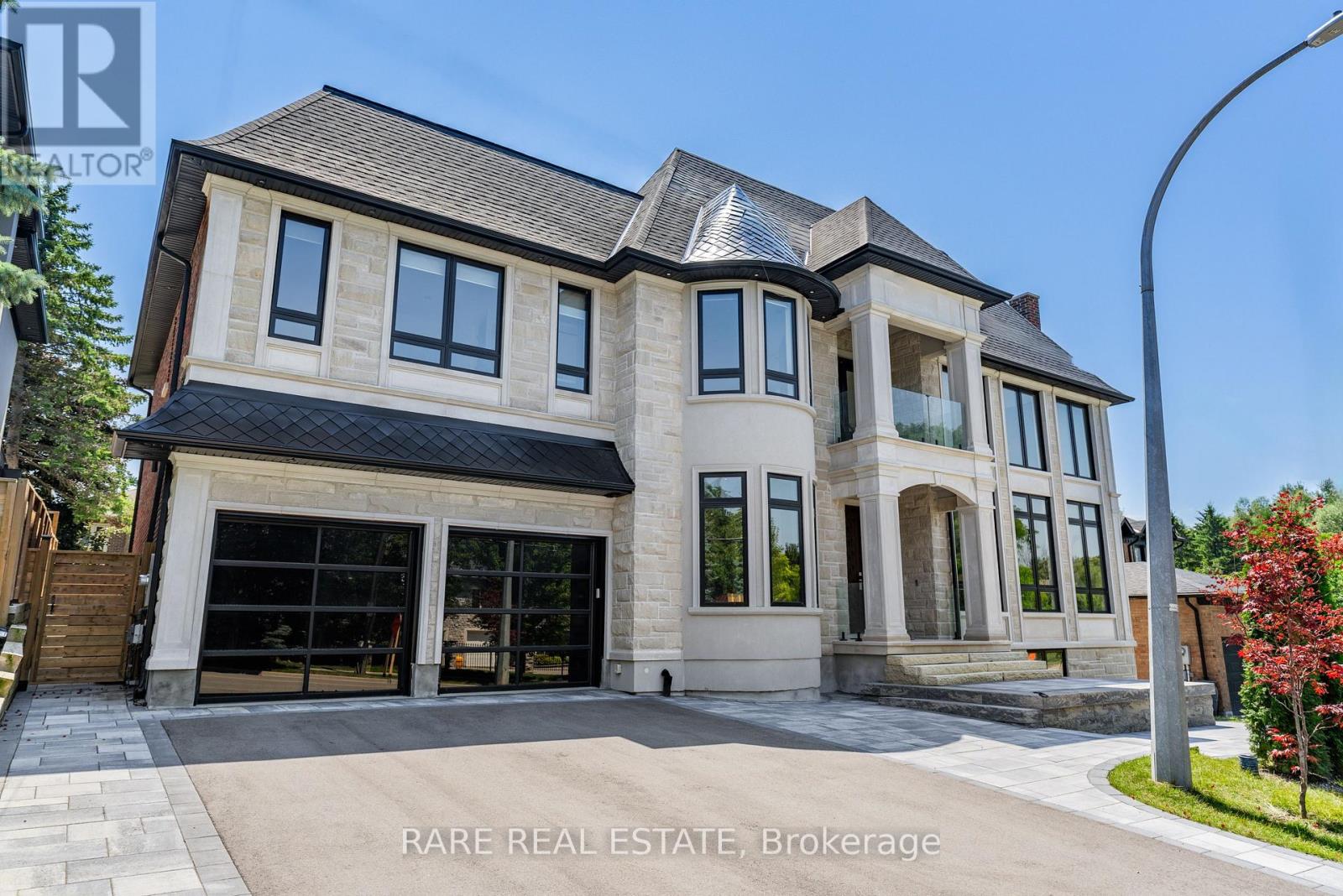 211 KENNEDY STREET W