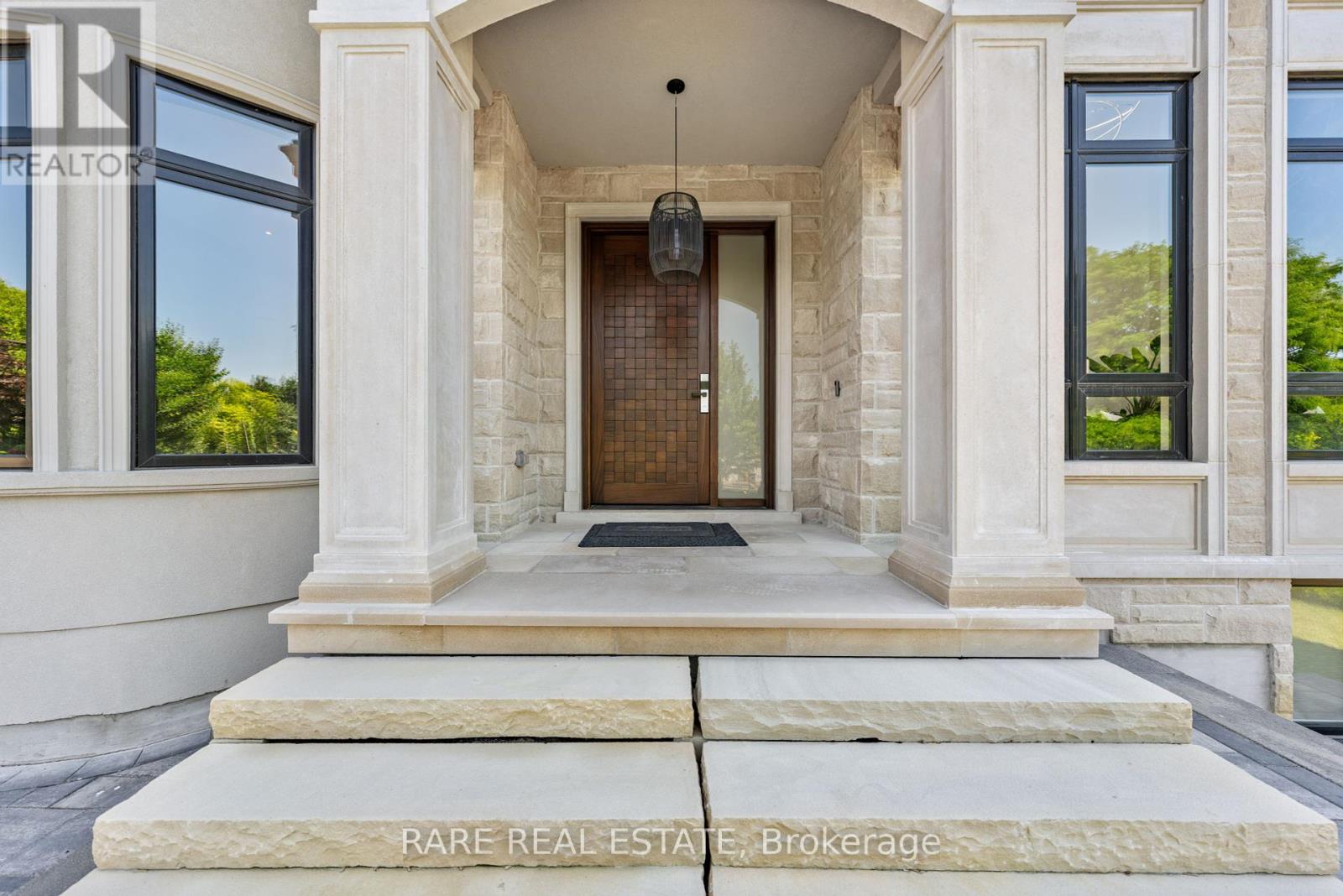 211 KENNEDY STREET W