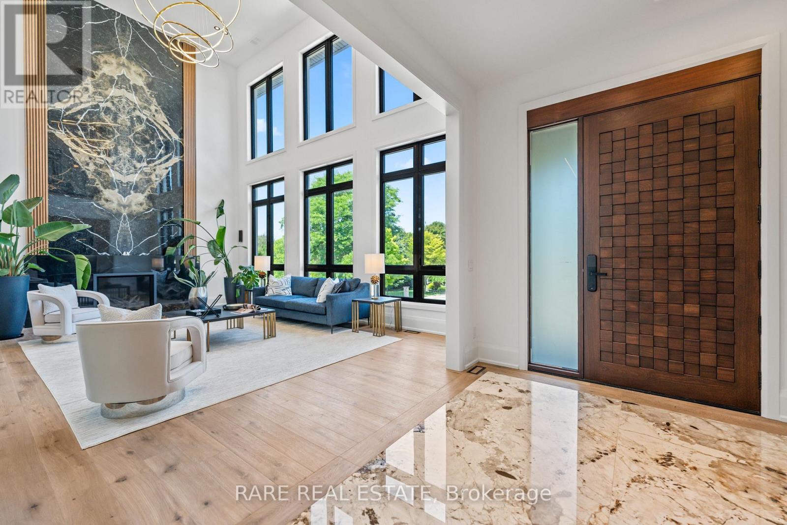 211 KENNEDY STREET W