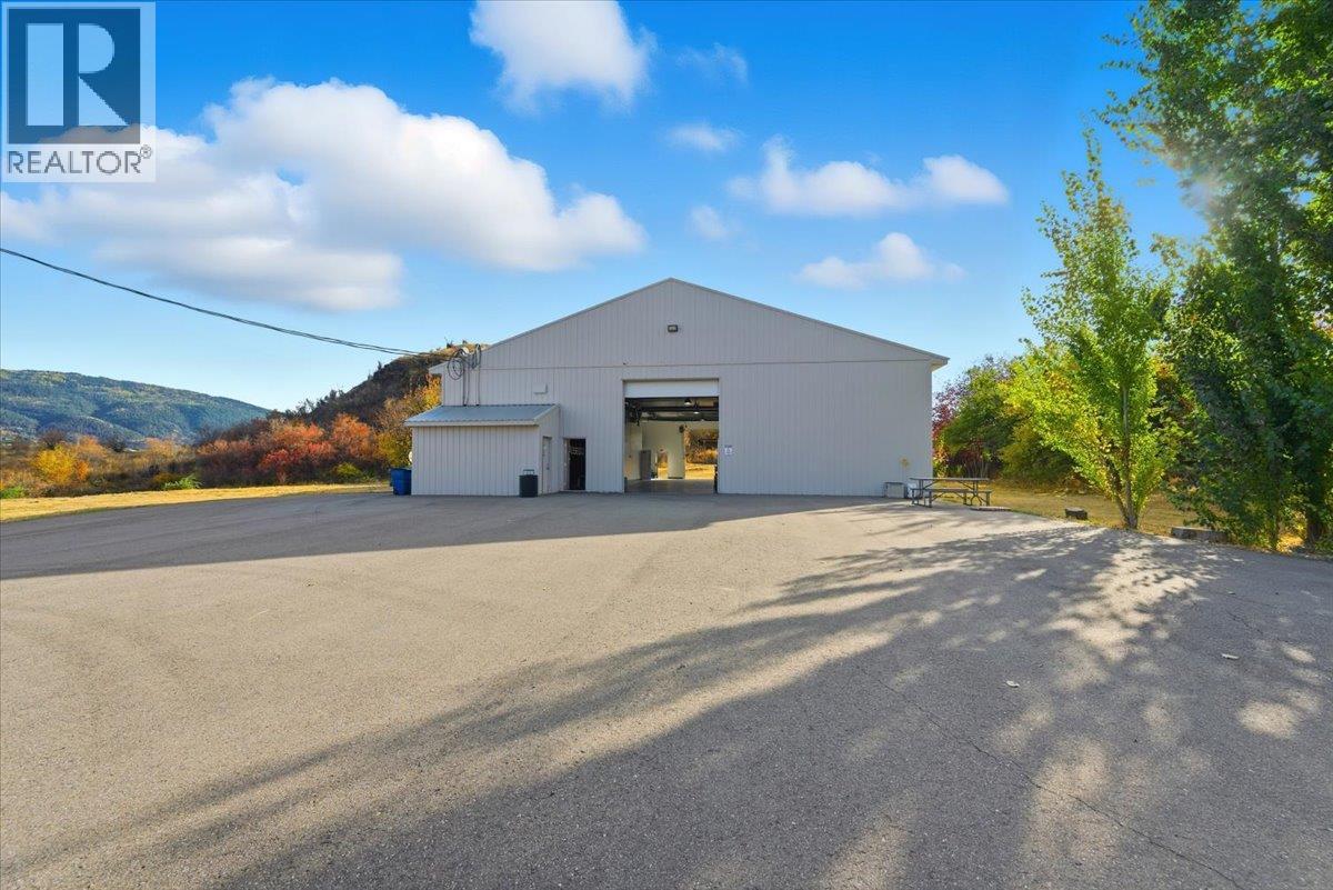 6924 / 6926 Old Kamloops Road