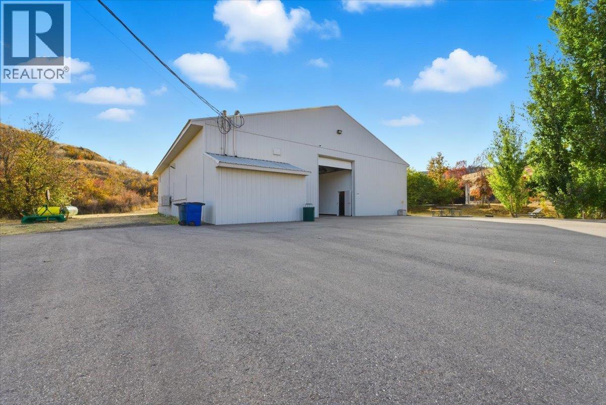 6924 / 6926 Old Kamloops Road