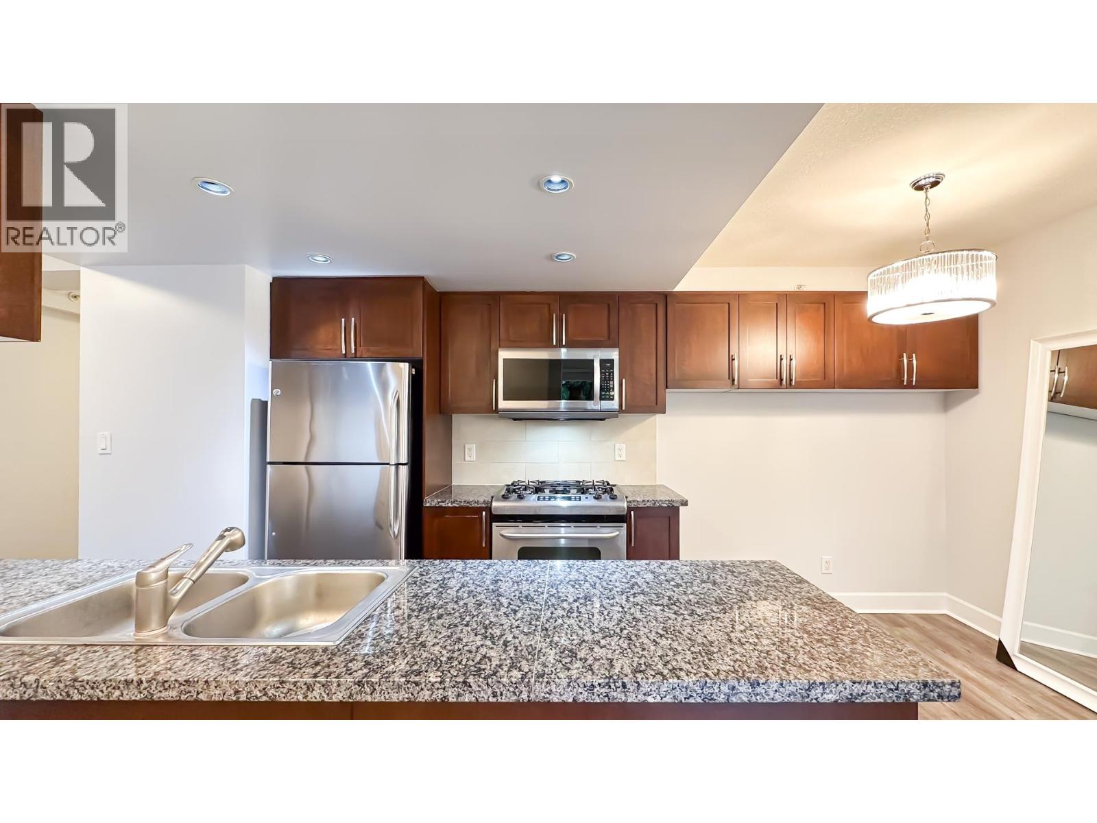 403 3811 HASTINGS STREET