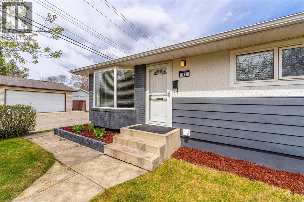 54 Atlanta Crescent SE