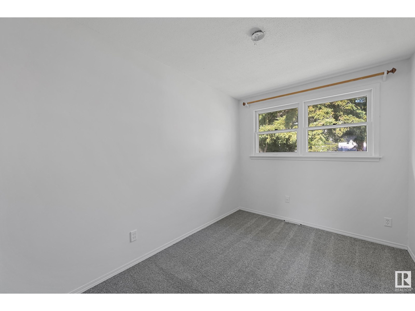 3821 113 AV NW