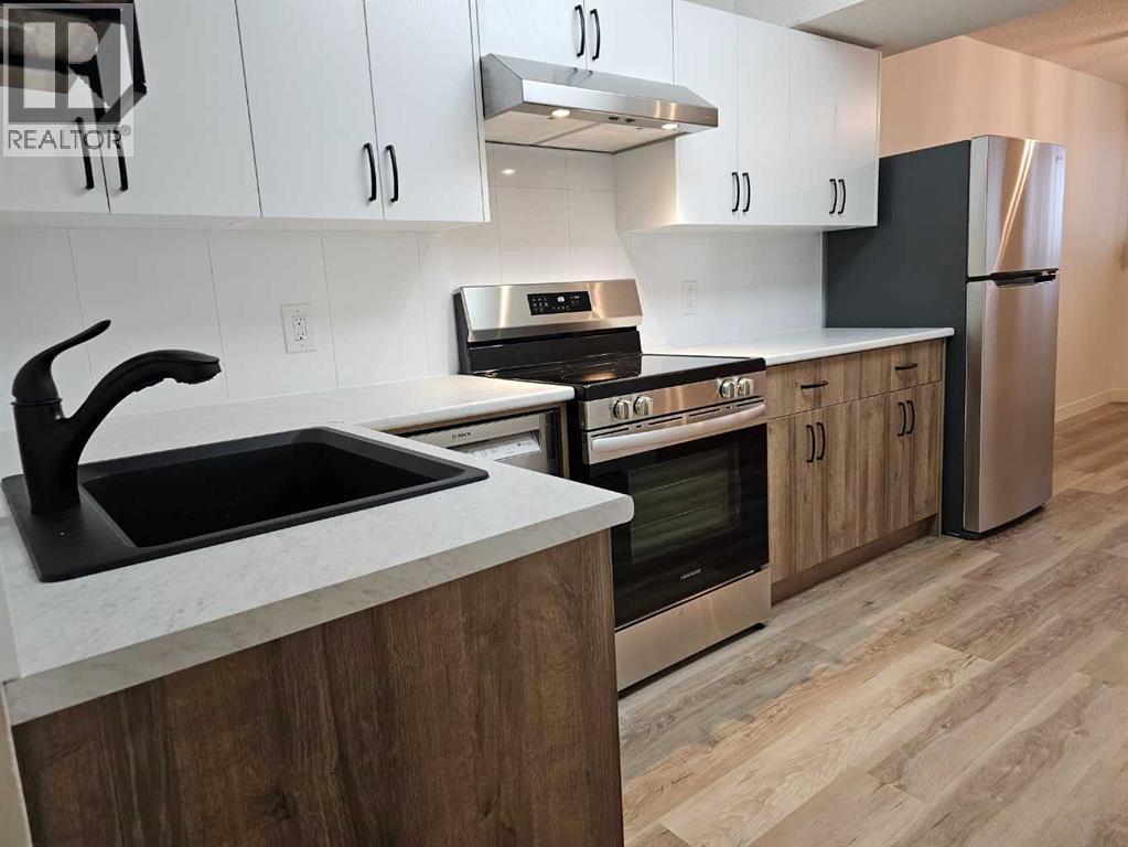 2137 / 2139 53 Avenue SW