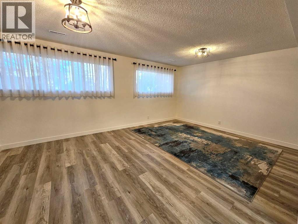 2137 / 2139 53 Avenue SW