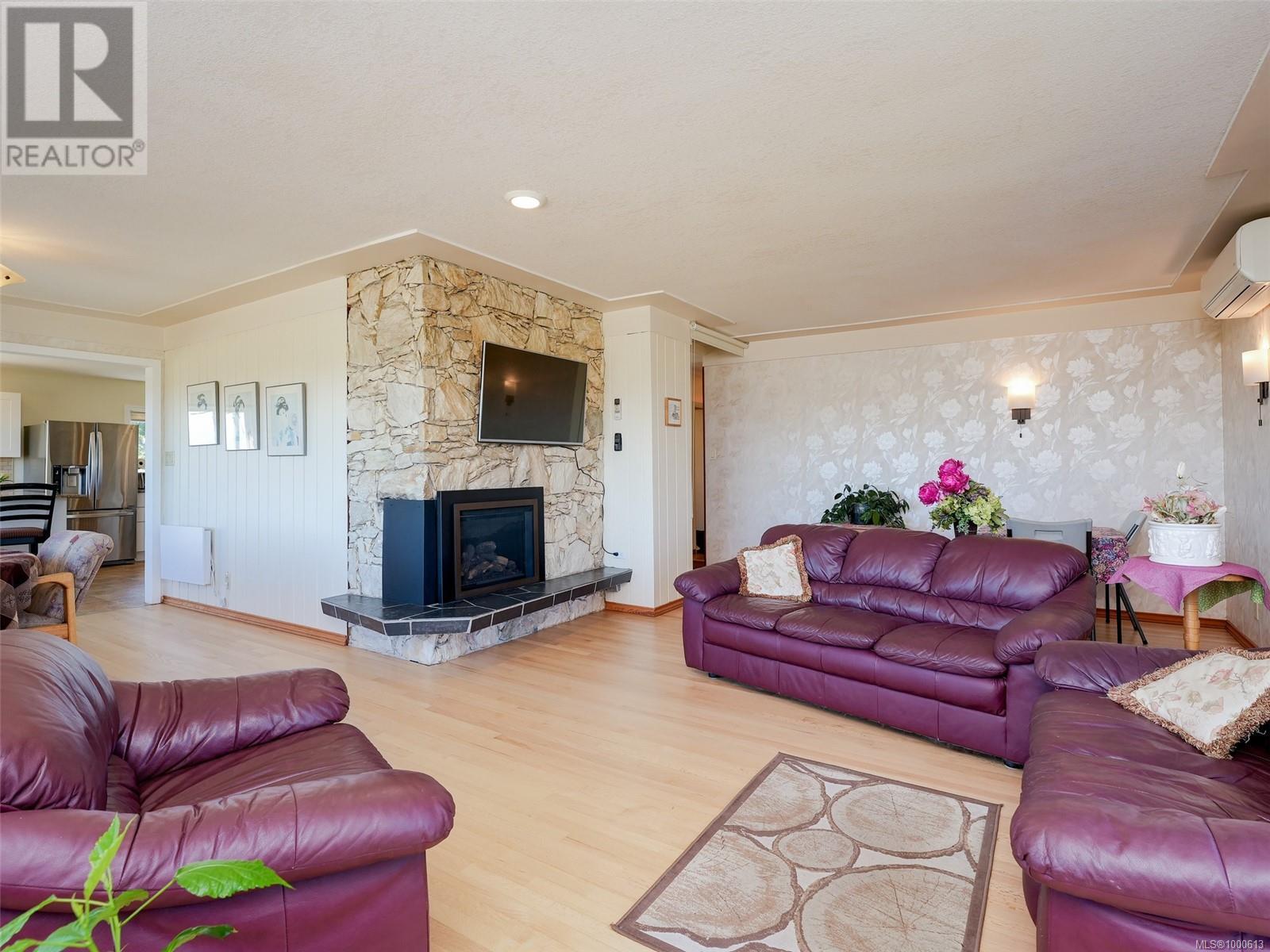 1472 Banff Pl