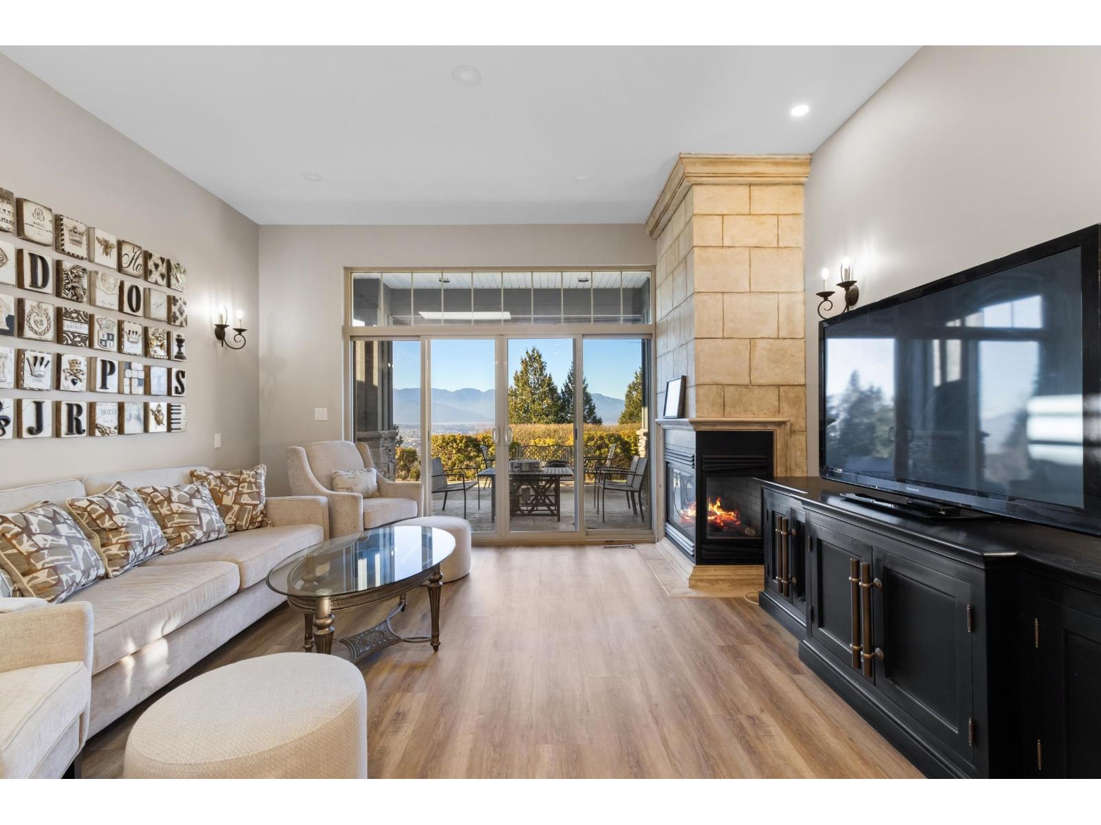 104 51096 FALLS COURT|Eastern Hillsides