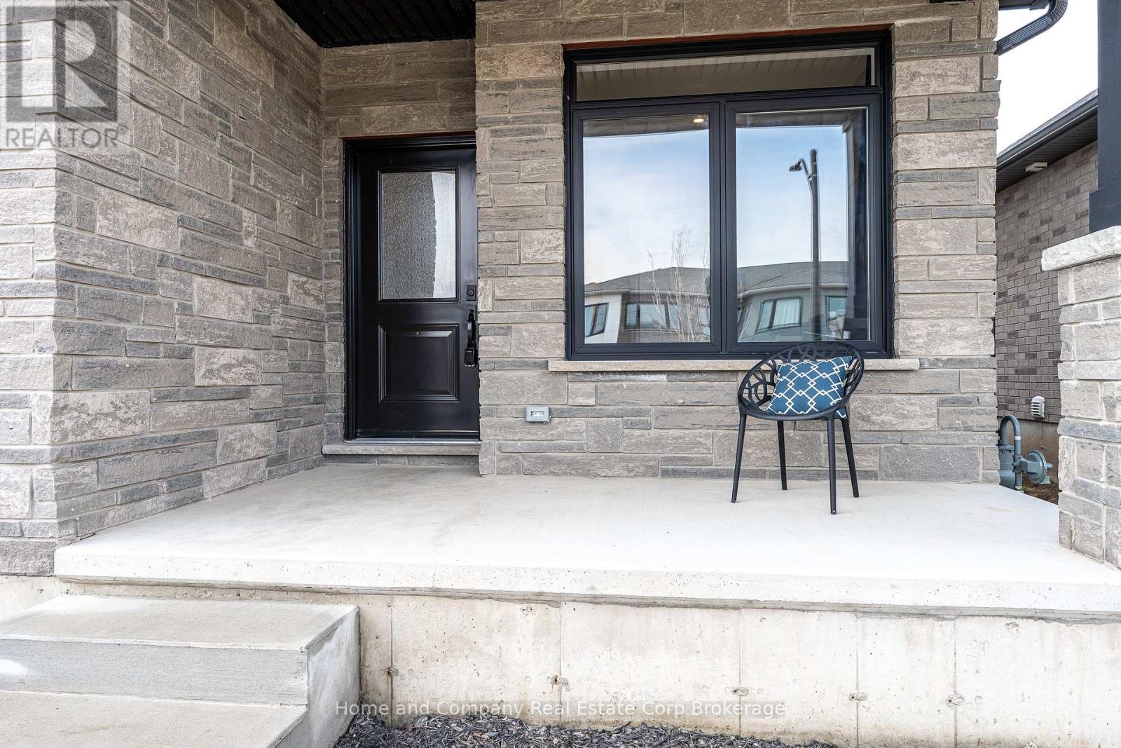 18 TRAIL SIDE DRIVE