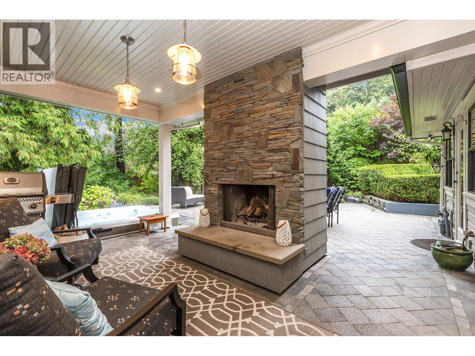 2209 ST. GEORGE STREET