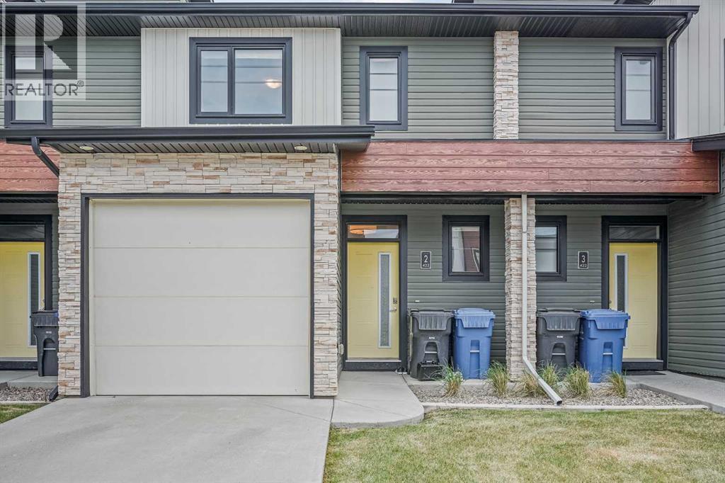 2, 422 Highlands Boulevard W