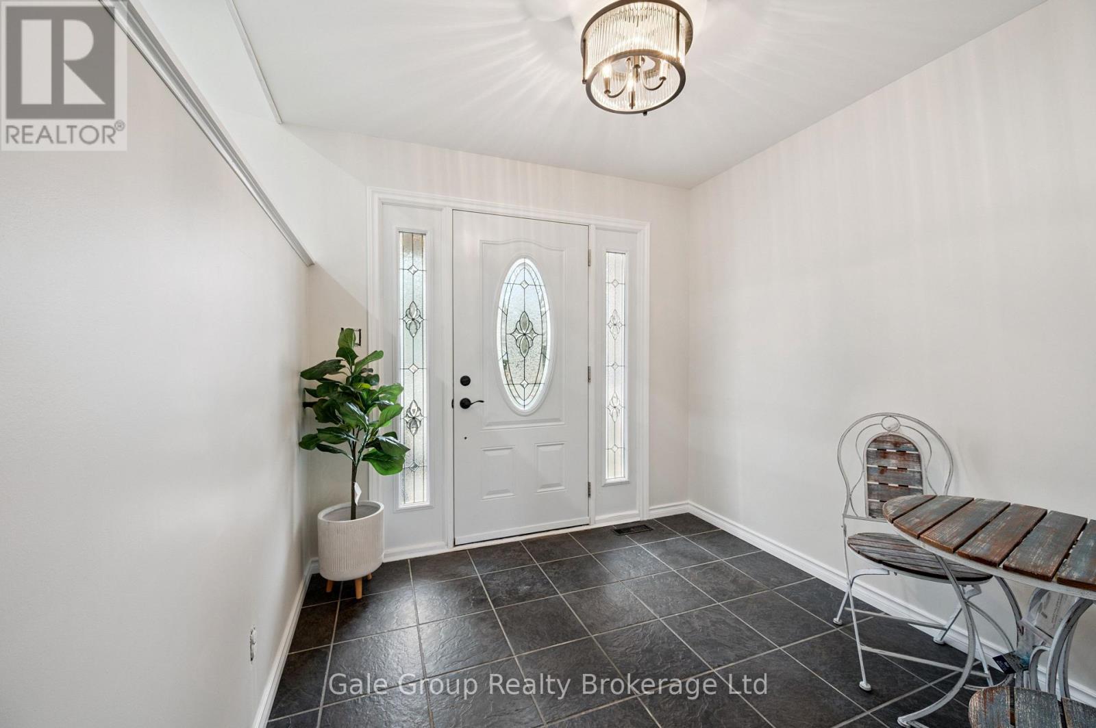 165 BROOKSIDE CRESCENT