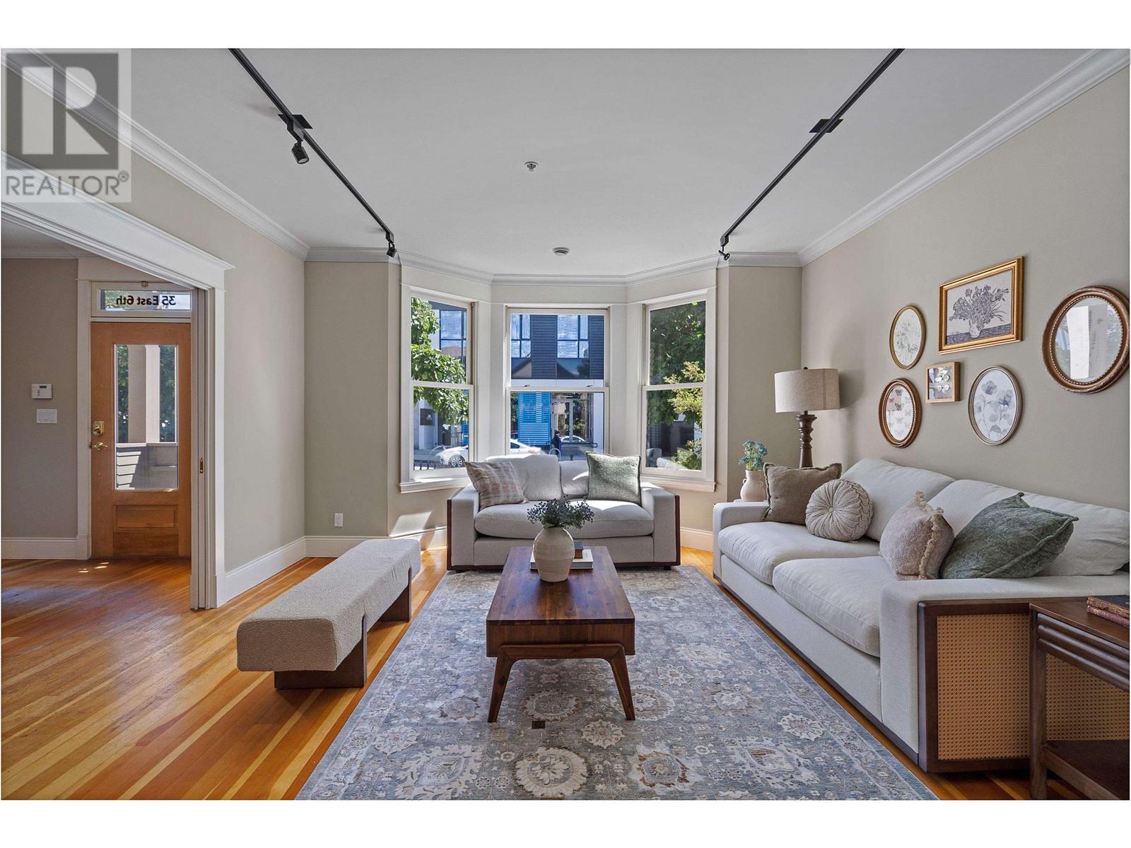 33 E 6TH AVENUE