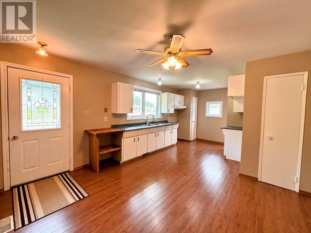62 Redwing AVE