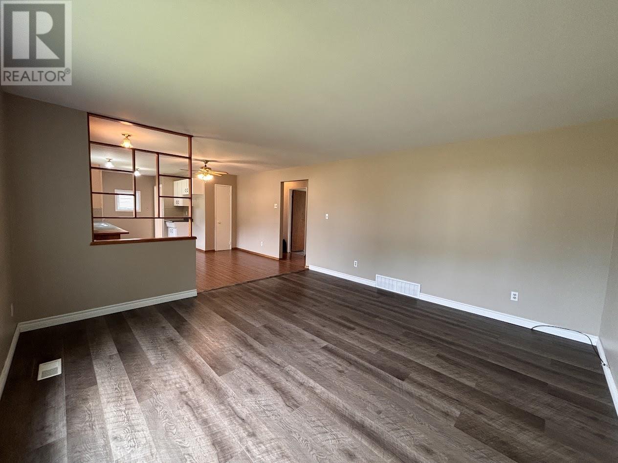 62 Redwing AVE