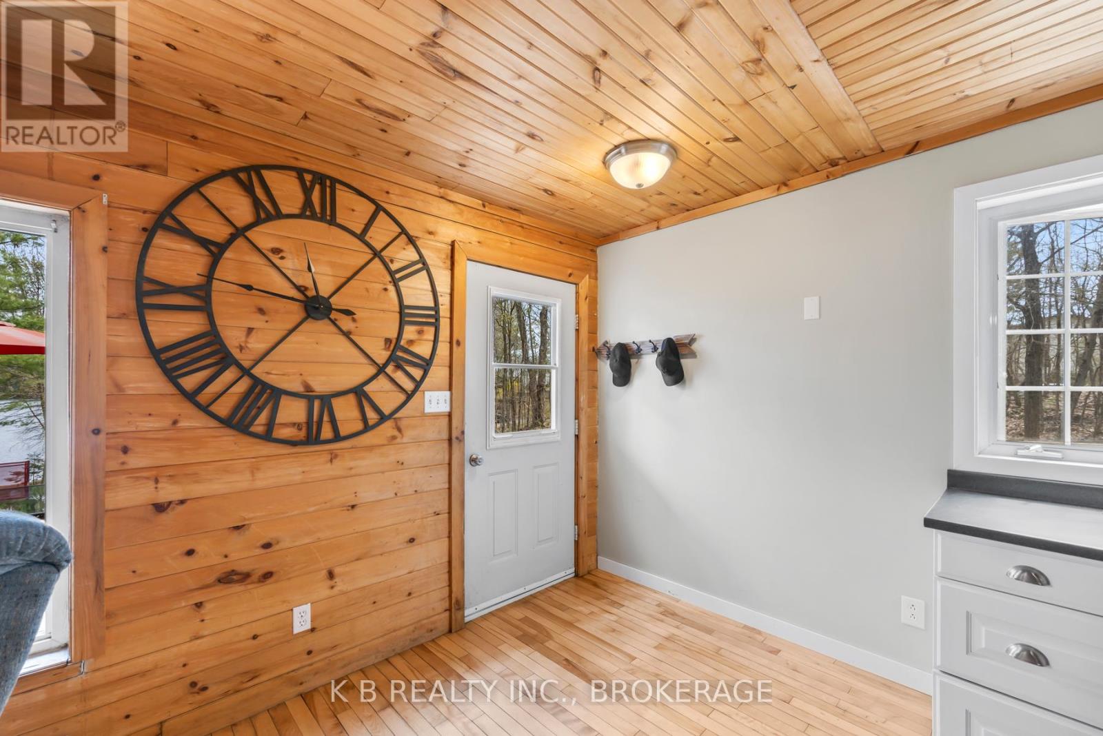 1035 COZY RIDGE LANE