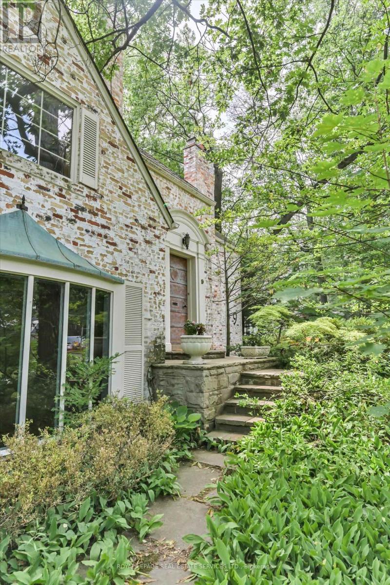9 EDENBRIDGE DRIVE