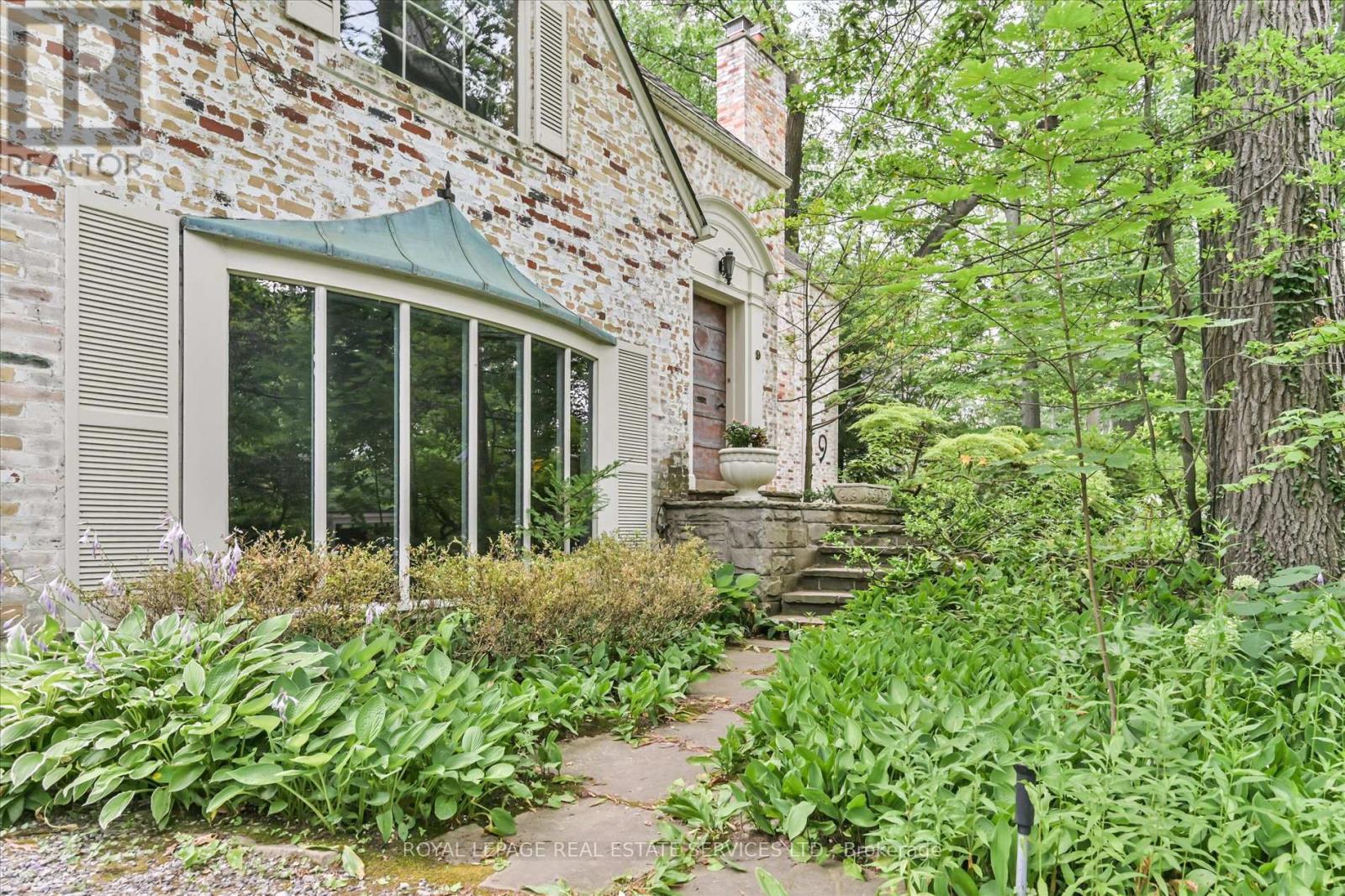 9 EDENBRIDGE DRIVE