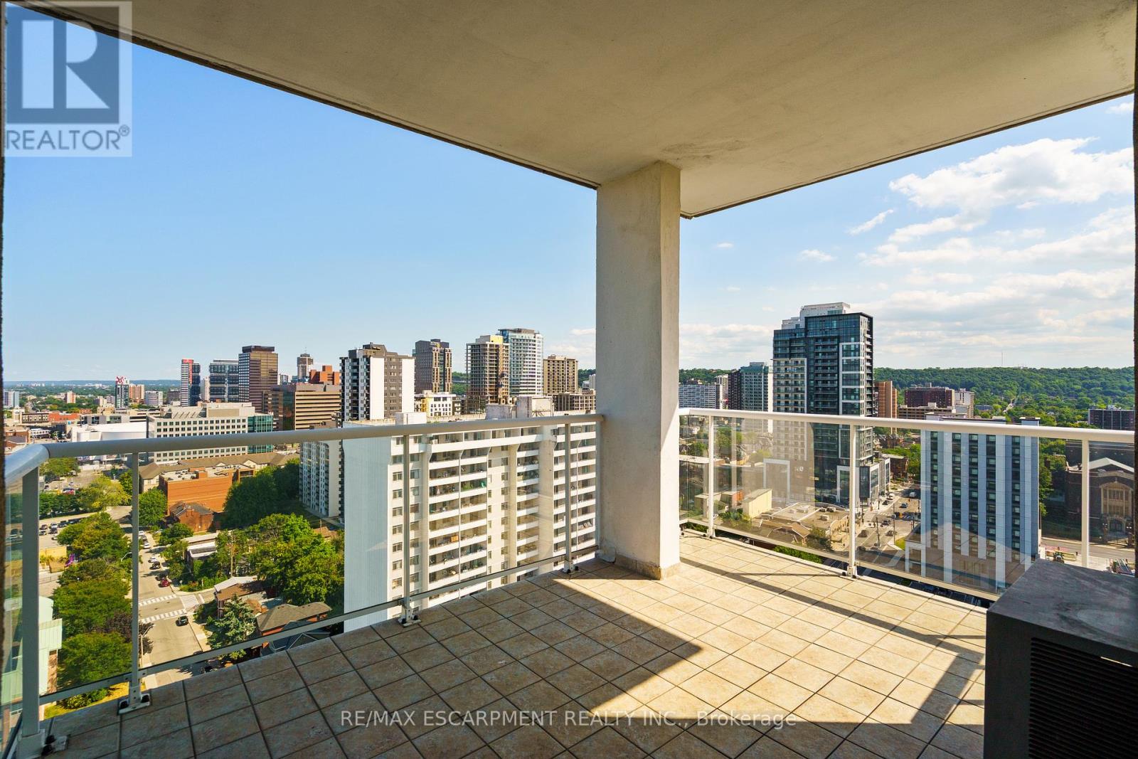 2203 - 75 QUEEN STREET N