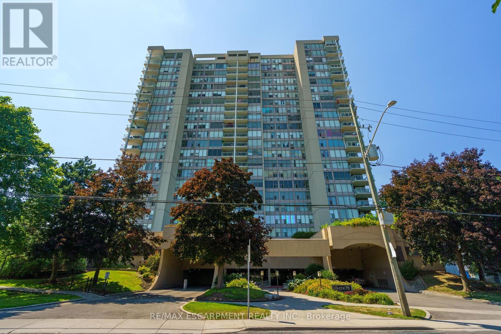 2203 - 75 QUEEN STREET N