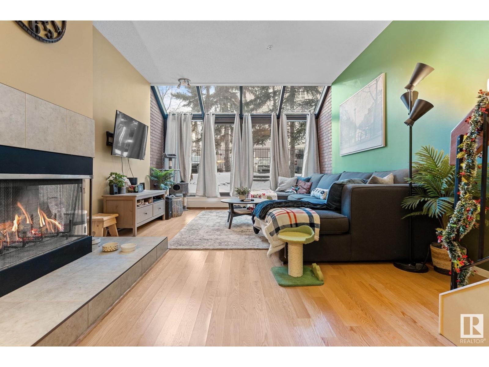 11166 83 AV NW NW