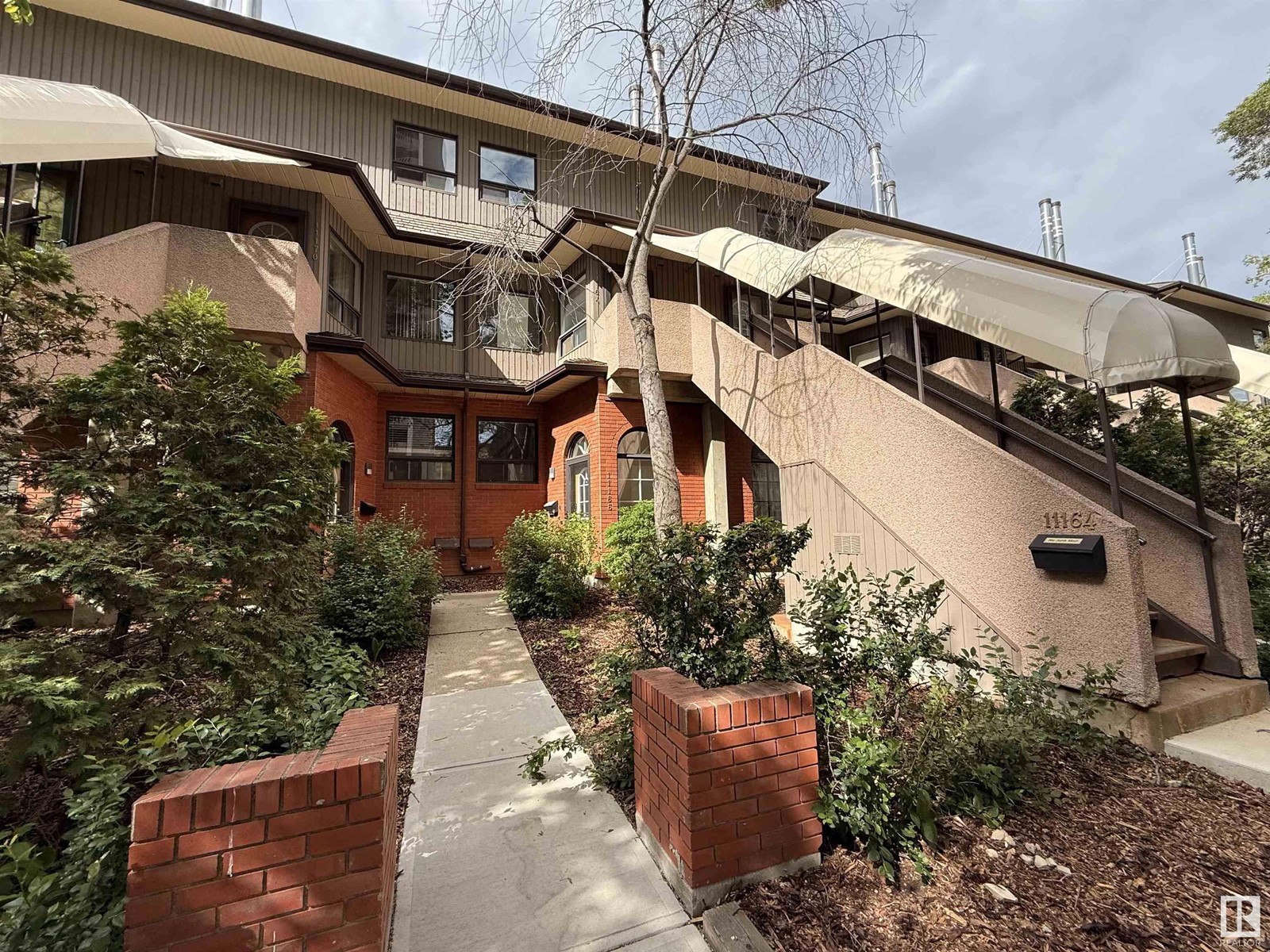 11166 83 AV NW NW