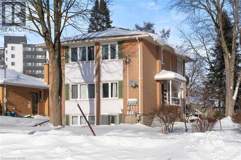 58 BRANDON Avenue Kitchener ON N2M2J3