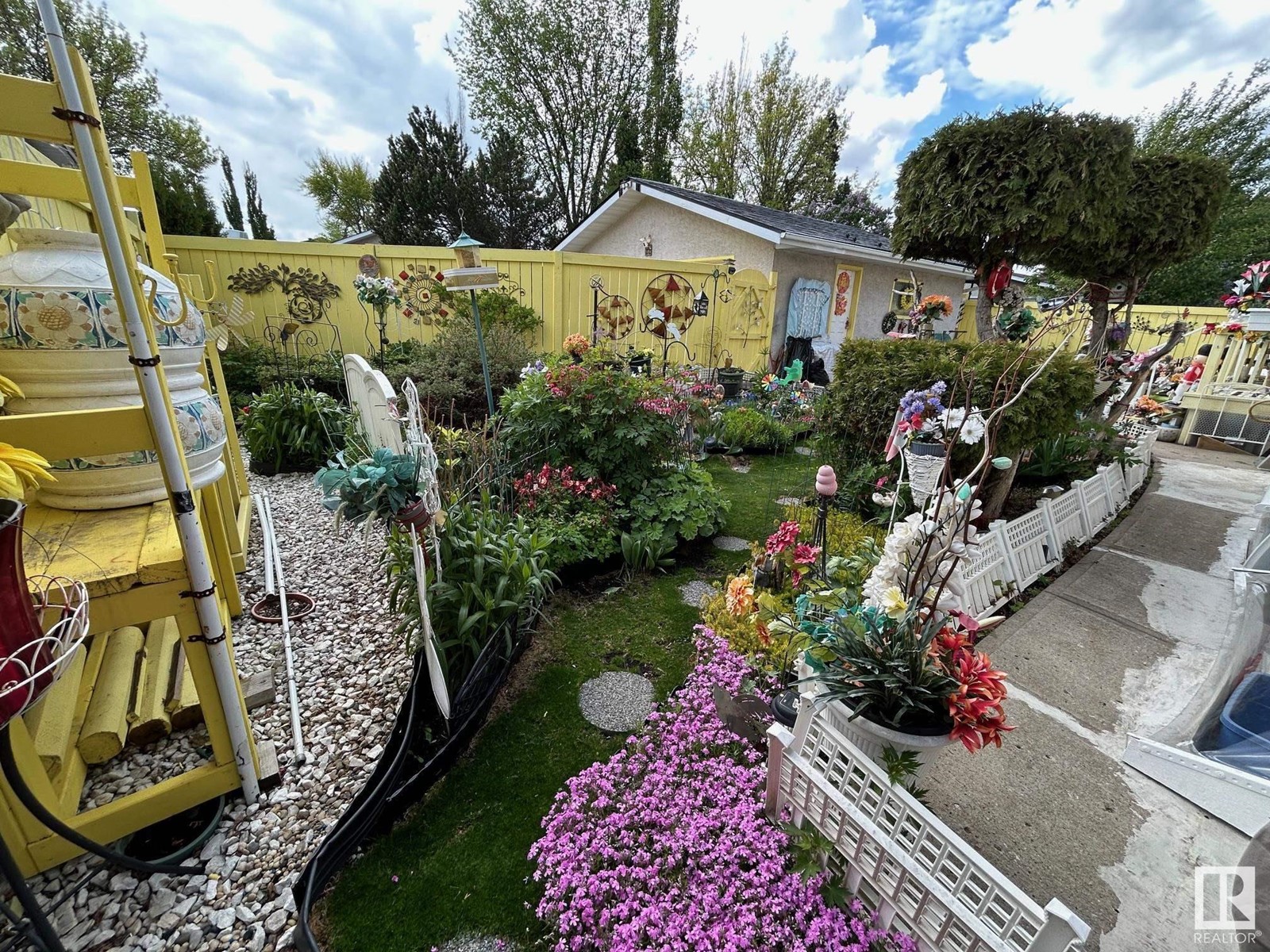 11539 40 AV NW