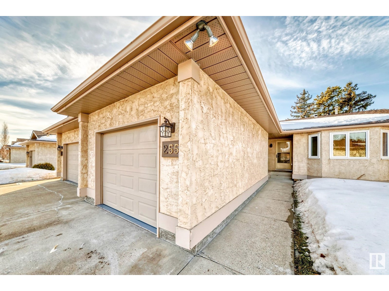 255 KNOTTWOOD RD N NW