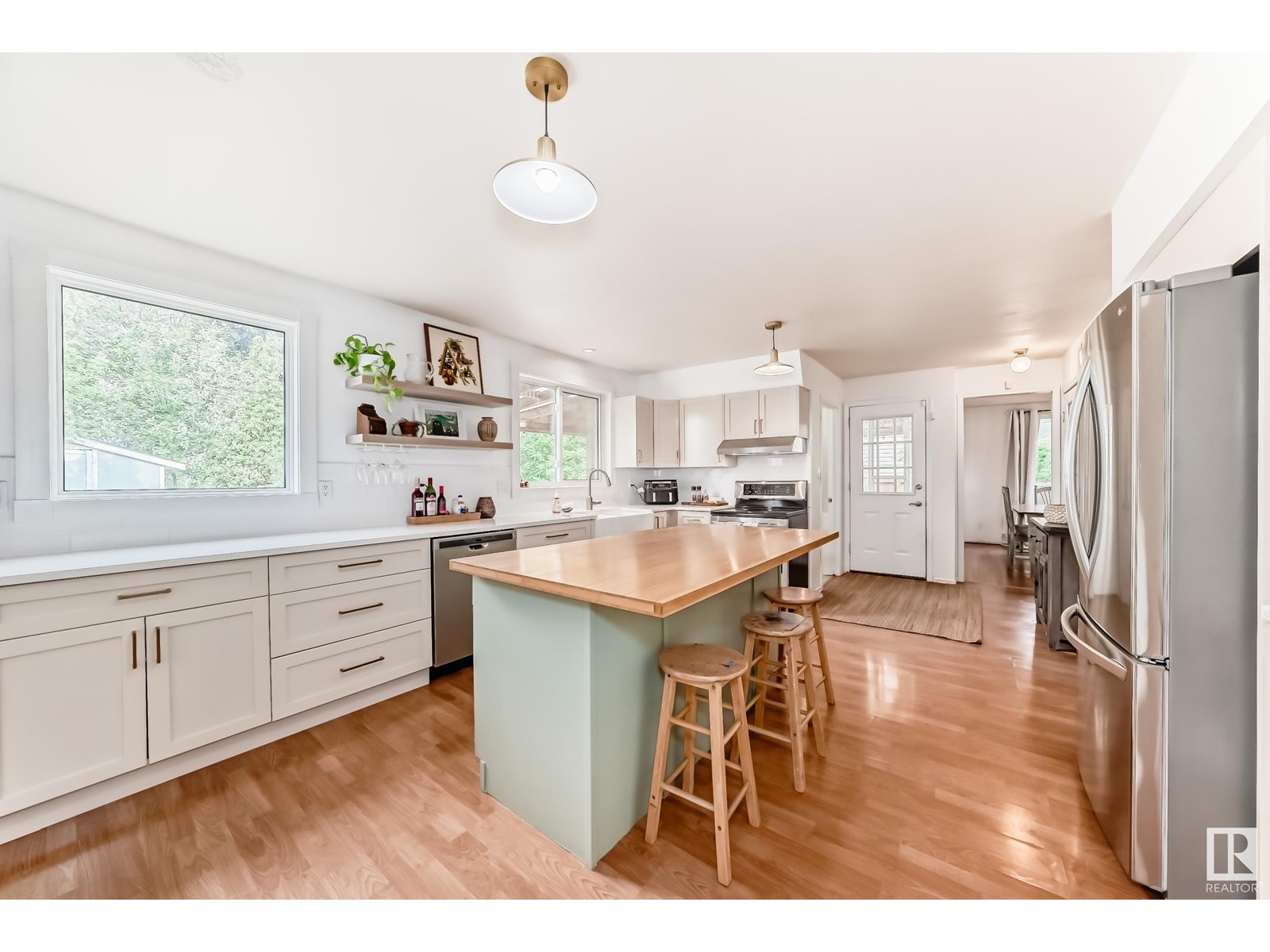 13823 23 ST NW