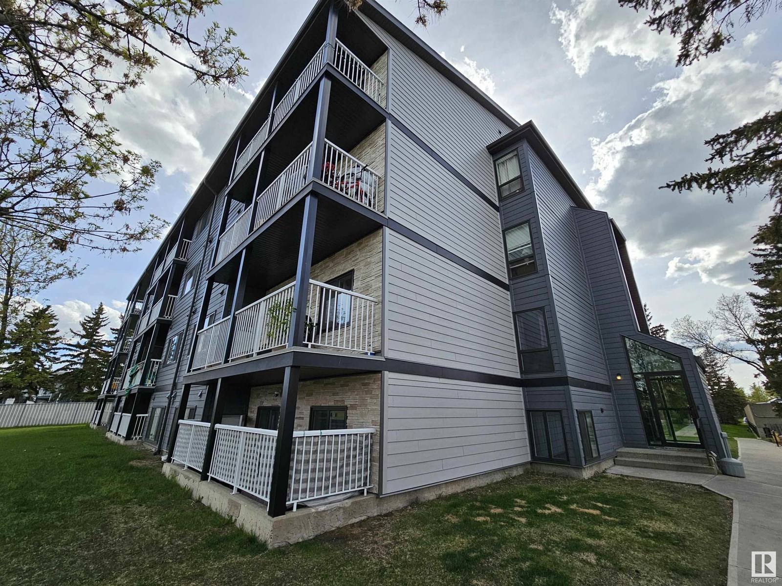 #407 14808 26 ST NW