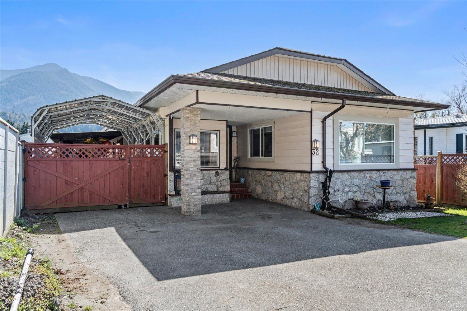 32 46511 CHILLIWACK LAKE ROAD|Chilliwack River Valley