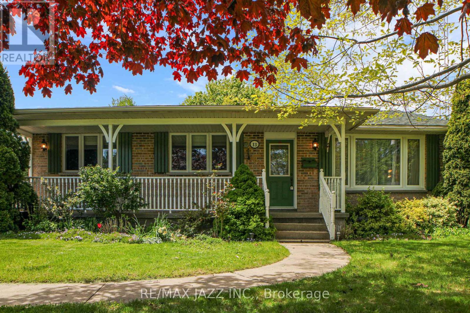 13 SPRINGBROOK ROAD