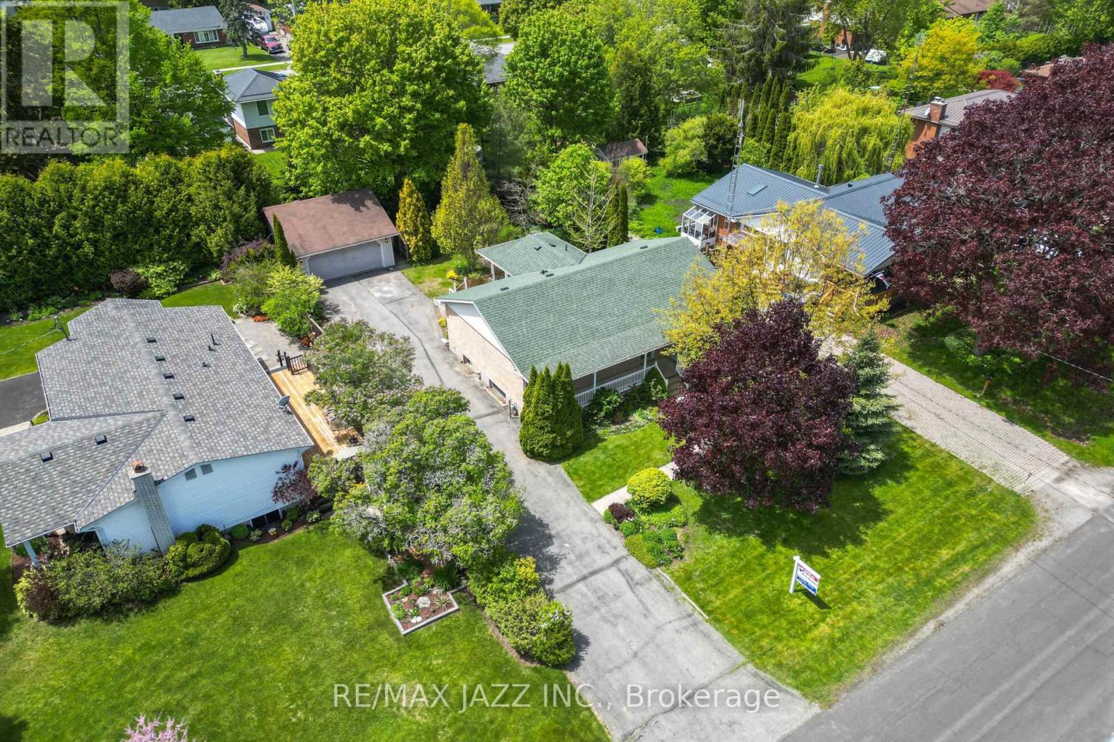 13 SPRINGBROOK ROAD