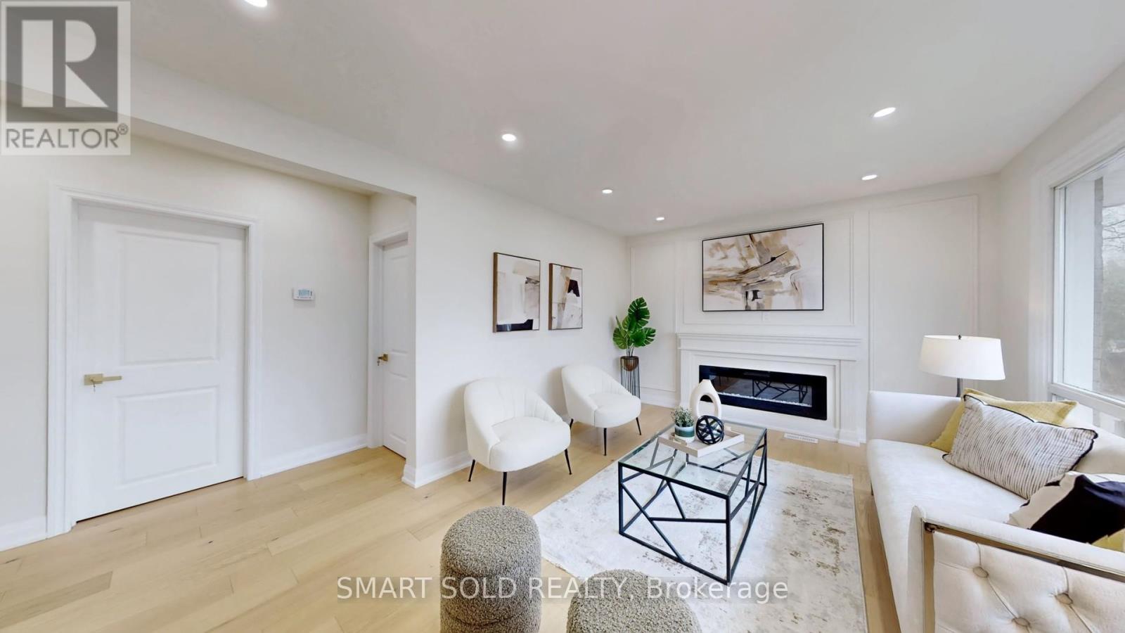 439 FERNLEIGH CIRCLE N