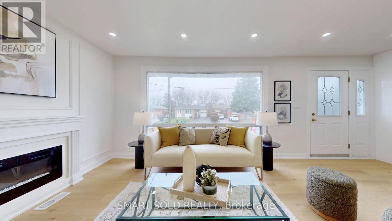 439 FERNLEIGH CIRCLE N