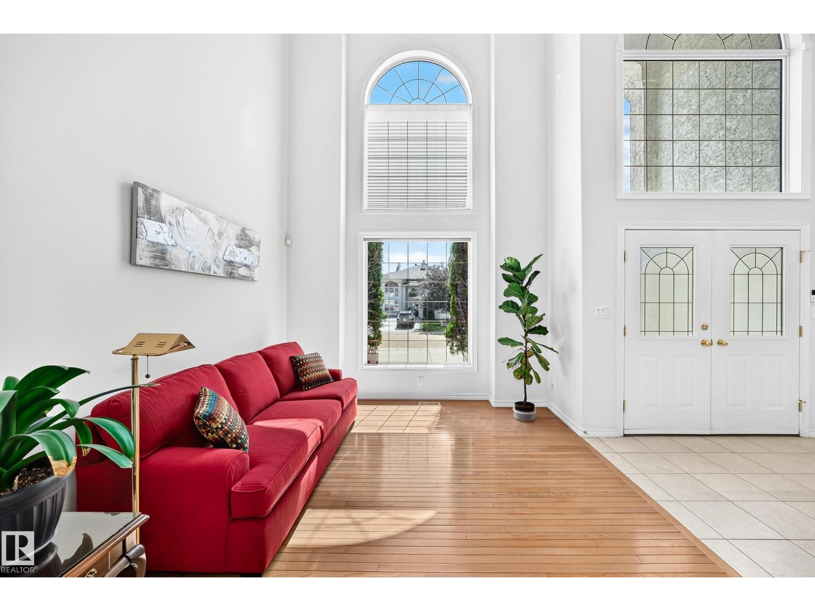 8820 158 AV NW
