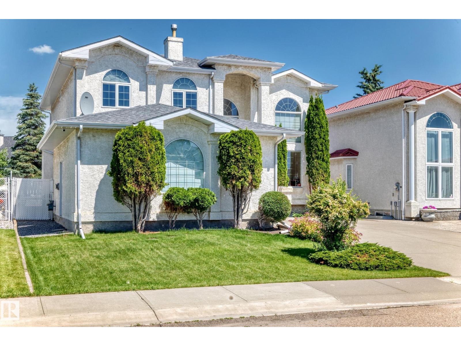 8820 158 AV NW