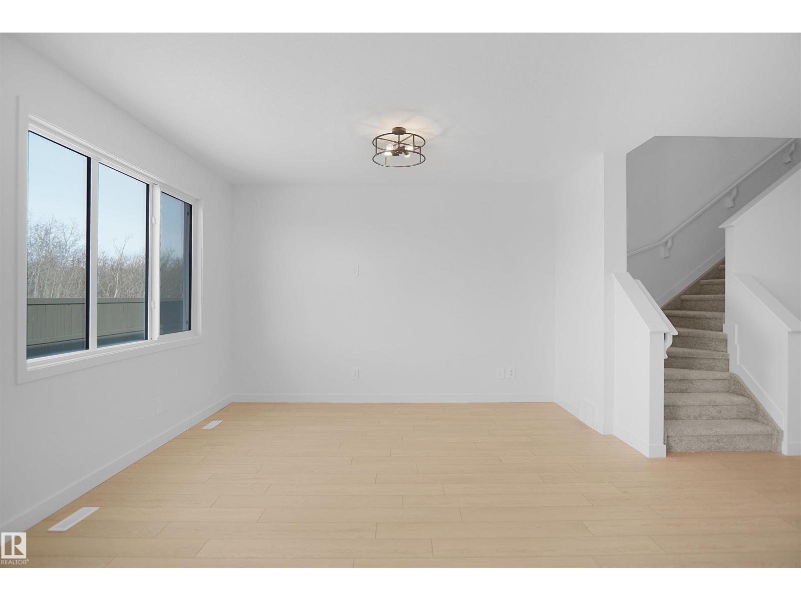 8504 183 AV NW